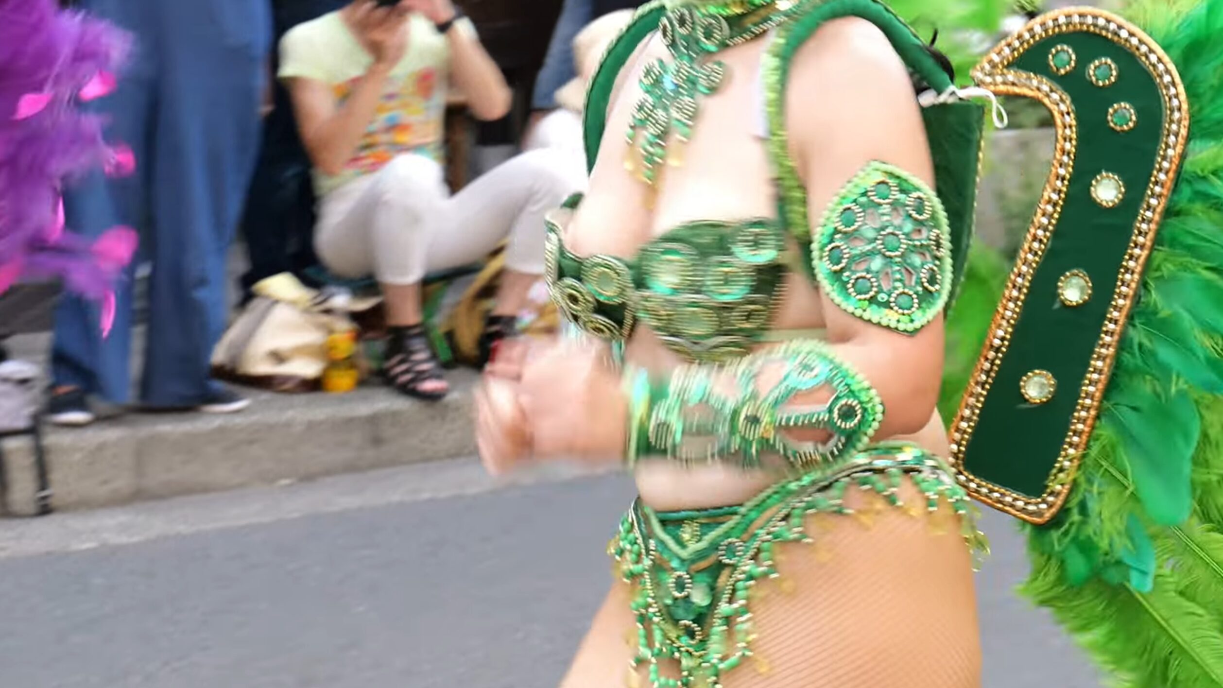 サンバ動画｜YouTubeで見つかる「ちょいエロ」をご紹介！【すきまTube】